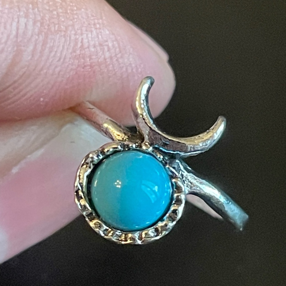 Turquoise stone moon ring size 4 - Picture 6 of 8